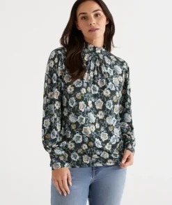Mock Neck Etched Petal Sleeve Top<Sussan Clearance